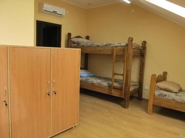 Фото номера Кровать в общем 8-местном номере Хостелы Мини-отель На Подградской г. Ужгород 10
