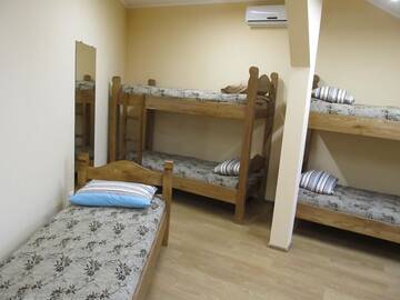Фото номера Кровать в общем номере с 5 кроватями Хостелы Мини-отель На Подградской г. Ужгород 5