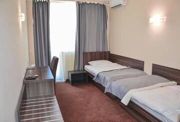 Фото номера Двухместный номер с 2 отдельными кроватями и балконом Отель Zinedine Sport-Hotel г. Ужгород 7