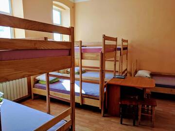 Фото номера Спальное место на двухъярусной кровати в общем номере для мужчин и женщин Хостелы Krone Hostel г. Ужгород 6