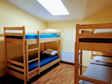 Фото номера Кровать в общем 4-местном номере для мужчин и женщин Хостелы Krone Hostel г. Ужгород 4