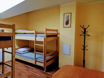 Фото номера Кровать в общем 4-местном номере для мужчин и женщин Хостелы Krone Hostel г. Ужгород 2