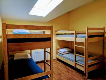 Фото номера Кровать в общем 4-местном номере для мужчин и женщин Хостелы Krone Hostel г. Ужгород 3