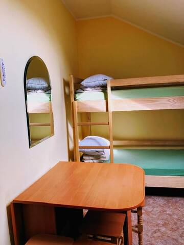 Фото номера Кровать в общем 6-местном номере для мужчин и женщин Хостелы Krone Hostel г. Ужгород 4
