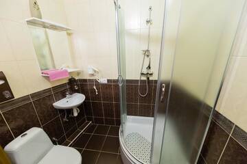 Фото номера Кровать в общем 8-местном номере для мужчин и женщин Хостелы VULYK Hostel г. Ужгород 4