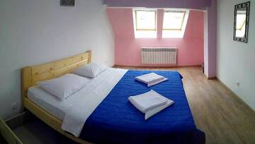 Фото номера Двухместный номер с 1 кроватью и общей ванной комнатой Хостелы VULYK Hostel г. Ужгород 5