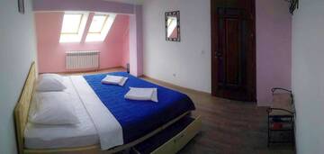 Фото номера Двухместный номер с 1 кроватью и общей ванной комнатой Хостелы VULYK Hostel г. Ужгород 4