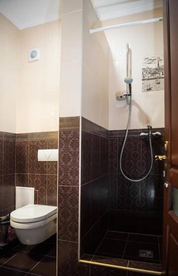 Фото номера Улучшенный двухместный номер с 1 кроватью Отель Hotel " BOUTIQUE " г. Ужгород 6